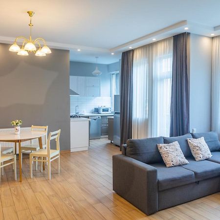 Apartment By The Sheraton 巴统 外观 照片