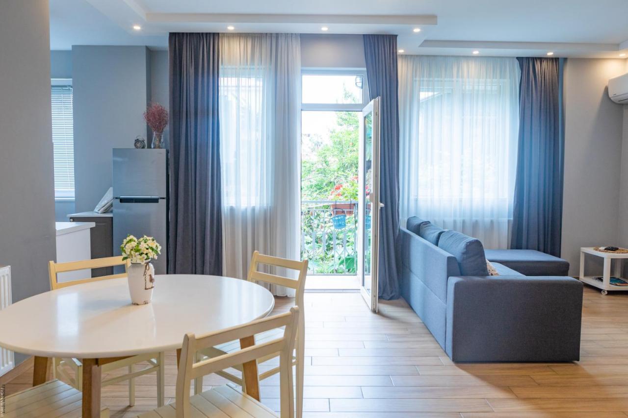 Apartment By The Sheraton 巴统 外观 照片