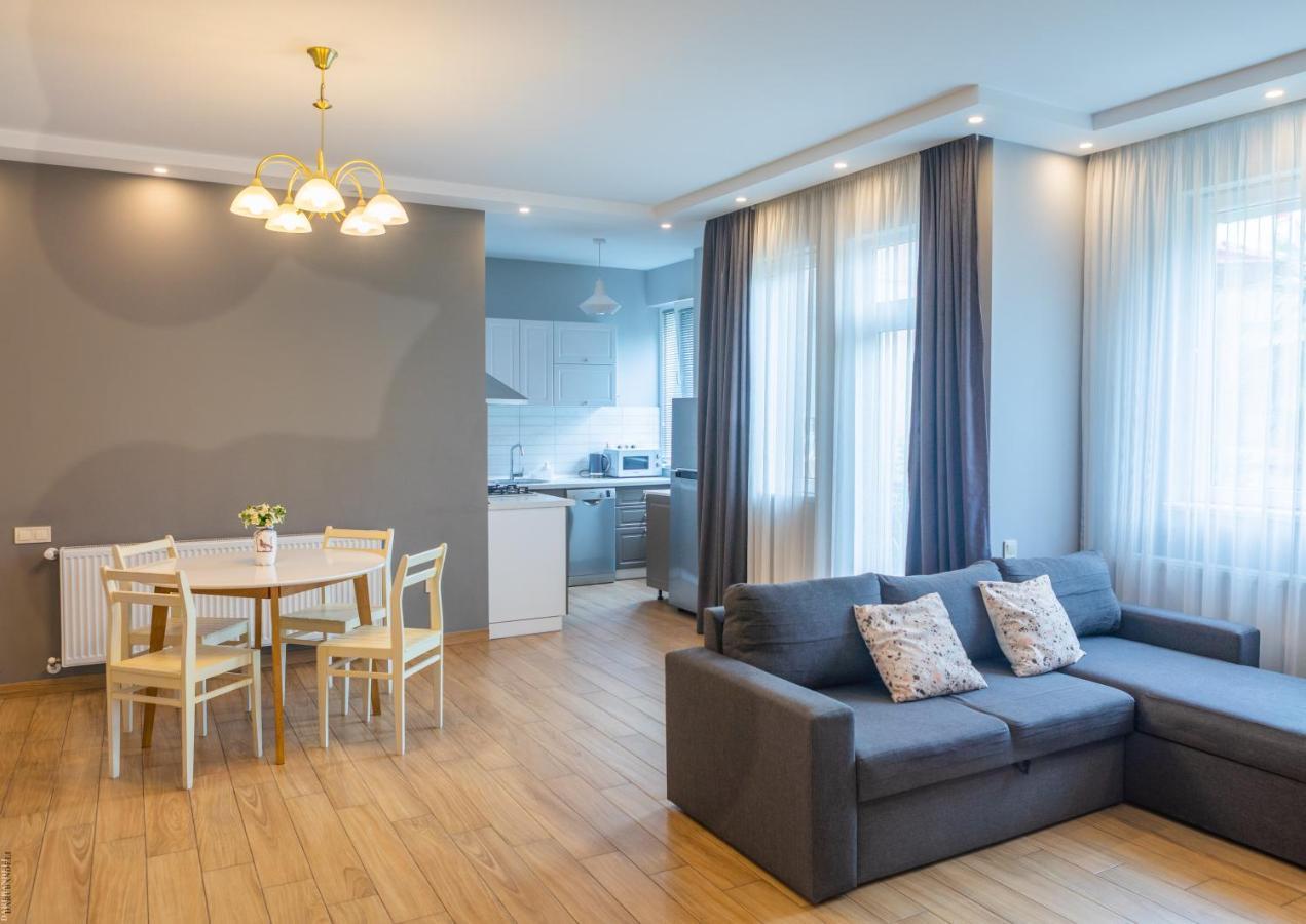 Apartment By The Sheraton 巴统 外观 照片