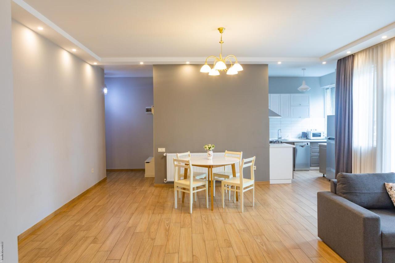 Apartment By The Sheraton 巴统 外观 照片