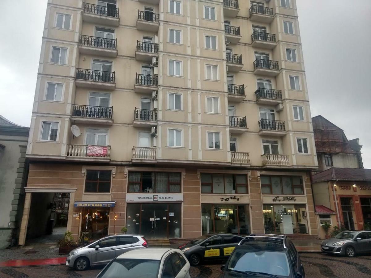 Apartment By The Sheraton 巴统 外观 照片